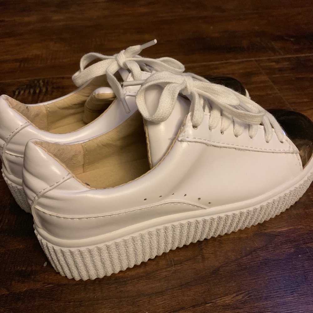 White Platform Sneakers Size 6 (36) 90s Vibes 👟